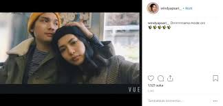 Karakter didit iseng dan aurel yang diperankan roy sungkono dan windy apsari, juga terlihat meyakinkan. 7 Potret Kemesraan Baskara Mahendra Dan Kekasih Manis Abis Matamata Com