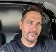 I thought I'd post this loverly little rig from Mallory park this weekend.  Both bikes had a Potter round.