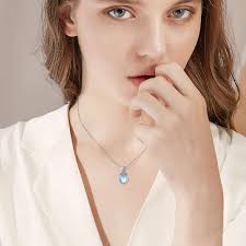 Amazon.com: CUOKA MIRACLE Collar de piedra de luna, plata de ley 925, luna  y corazón en forma de estrella, collar de piedra lunar sintética arco iris,  ...