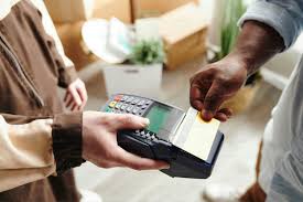 Hand of young man in workwear holding payment terminal while African male  paying for loading and delivering service by credit card photo – Customer  service Image on Unsplash