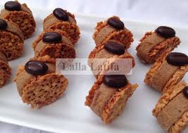 Les Secrets De Cuisine Par Lalla Latifa Gateau Praline Nougat Au Thermomix Gateau Praline Gateau Gateau Oriental Facile