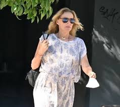 Η πρώτη ανάρτηση μετά την ανακοίνωση της εγκυμοσύνης της. Tzenh Mpalatsinoy Me Foyskwmenh Koilitsa Ston Ogdoo Mhna Ths