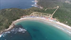 A praia das conchas em cabo frio possui esse nome devido ao seu formato idêntico ao de uma concha. Praia Das Conchas Cabo Frio Destimap Destinations On Map