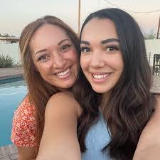 Tavia Pearson's Instagram, Twitter & Facebook