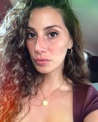 Renee Amis's Instagram, Twitter & Facebook