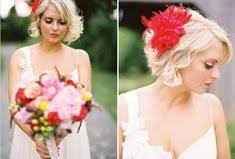 Balayage blond polaire sur un carré plongeant court brusque, idée de coiffure. Coiffure De Mariage Avec Un Carre Plongeant Nanadianadera Web