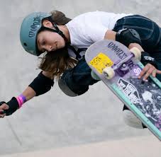 She comes from a family of skateboarders and began skateboarding when she. Skateboard Sky Brown Mit 12 Durchvermarktet Bis Zum Schadelbruch Welt
