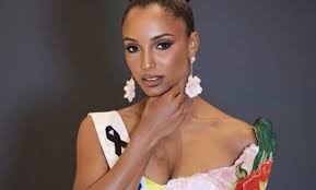 Permanece hospitalizada Miss Jamaica tras caída en Miss Universo
