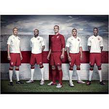 Graffiti Kings Provide Background For The New England Football Team Kit By Umbro England Football Team England Football England National Football Team