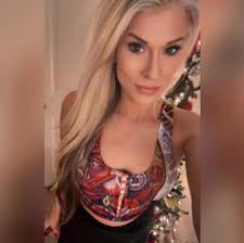 Happy birthday to my partner in crime! She's a badass climber, an asker of  deep questions, a loving mom, an amazing wife, and an unashamed reader of  fantasy smut. I love her. .