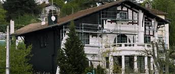 Deux Artistes Agenais Interdits De Repeindre Leur Maison En Noir Le Point