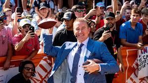 ESPN analyst roasted for 'MAGA orange makeup' during Texas-Tennessee football matchup - The Independent