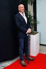 Invité au micro de jordan de luxe dans l'instant de luxe, mercredi 16 octobre 2019, louis bodin a dévoilé le montant de son salaire. Le Presentateur Meteo Louis Bodin Agace Par Les Rumeurs Sur Son Salaire