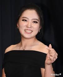 Lyn Lee's Instagram, Twitter & Facebook