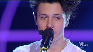 Amici 16, Serale del 29 aprile: eliminato Cosimo, Riccardo contro i giudici 