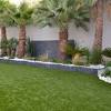 Puis on crée des zones avec le bon mobilier de jardin, des fleurs et des plantes ou une décoration adaptée. 3