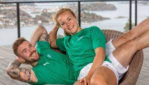 Helene olafsen and stian blipp invite to a talk show in the studio with famous guests, entertainment, music and perhaps an ever so small surprise. Klart For Forste Senkveld Med Stian Blipp Og Helene Olafsen Underholdning
