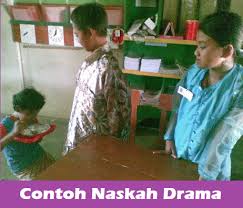 Drama yaiku salah sawijning karya sastra kang nggambarake crita ngenani uripe manungsa utamane saka konflik kang dialami kanthi pacelathon pacelathon lan tindak tanduk ing dhuwur panggung. Jenis Jenis Drama Pengertian Drama