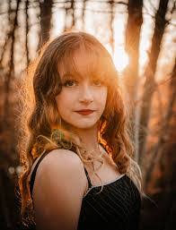 Amanda Farnsworth's Instagram, Twitter & Facebook