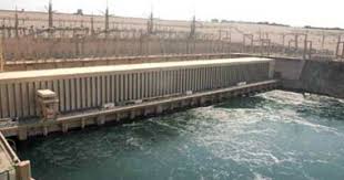 وزعم أيضا، سيليشي بيكلي، أن سدالنهضة لن يؤثر على دولتي المصب مصر والسودان، مدعيا أن القاهرة لديها مخزون في بحيرة السد العالي يفوق الـ 100 مليار متر مكعب. ÙƒÙ‡Ø±Ø¨Ø§Ø¡ Ø§Ù„Ø³Ø¯ Ø§Ù„Ø¹Ø§Ù„Ù‰ Ù„Ù€ Ø§Ù„ÙŠÙˆÙ… Ø§Ù„Ø³Ø§Ø¨Ø¹ ÙƒÙ„ Ù…Ù„ÙŠØ§Ø± Ù…ØªØ± ÙŠÙ†Ø®ÙØ¶ Ù…Ù† Ø­ØµØ© Ù…ØµØ± Ø§Ù„Ù…Ø§Ø¦ÙŠØ© ÙŠÙ‚Ù„Ù„ Ø¥Ù†ØªØ§Ø¬ Ø§Ù„ÙƒÙ‡Ø±Ø¨Ø§Ø¡ 2 ÙˆØ§Ù„ØªØ£Ø«ÙŠØ± Ø¹Ù„Ù‰ Ù…ØµØ± Ø­ØªÙ…Ù‰ ÙˆÙŠÙ…ÙƒÙ†Ù†Ø§ Ø¹Ù…Ù„ Ø±Ø¨Ø· ÙƒÙ‡Ø±Ø¨Ø§Ø¦Ù‰ Ù…Ø¹ Ø¥Ø«ÙŠÙˆØ¨ÙŠØ§ ÙˆØ£Ø³Ø¹Ø§Ø±Ù‡Ø§ ØªØªÙˆÙ‚Ù Ø¹Ù„Ù‰ Ø´Ø·Ø§Ø±Ø© Ø§Ù„Ù…ÙØ§ÙˆØ¶ Ø§Ù„Ù…ØµØ±Ù‰ Ø§Ù„ÙŠÙˆÙ… Ø§Ù„Ø³Ø§Ø¨Ø¹
