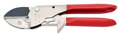 Thanks to their high torque even thick branches can be cut effortlessly at a height of approximately 5 metres are easily managed. Anvil Pruner