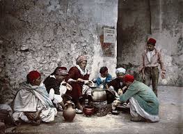 Des Cartes Postales Montrent La Vie Quotidienne En Tunisie A La Fin Du 19eme Siecle Tunisia Postcard Color Photography