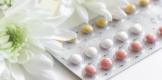 Toutes les définitions santé, symptômes et traitements entre 1 mois et un mois et demi après l'accouchement, et si la maman n'allaite pas son bébé, survient le retour de couches, donc les premières règles. Le Bebe Retour De Couches C Est Possible La Boite Rose