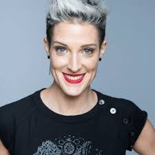 Leah Mcleod's Instagram, Twitter & Facebook