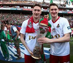 Bender featured alongside his brother sven (above) and took on twins at lokomotiv moscow anton miranchuk (left) and aleksei miranchuk (right) were playing for locomotiv in the match there have been a number of twins to have shared a field in champions league and premier. David Sansun On Twitter The Miranchuk Twins Are Russian Champions