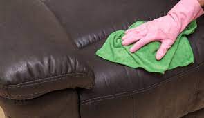 Deri otomobil döşemelerinin büyük bir özenle tedavi edilmesi gerektiğini her zaman unutmayın ve her araba koltuk döşeme temizliği devamında temizleme maddesinin tamamen çıkartıldığından emin olmak için koltukları nemli bir güderi ile dikkatlice silin. Deri Koltuk Nasil Temizlenir Lekeleri Cikarmak Icin Saglik Haberleri