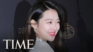 The deaths of sulli and goo hara likely aren't just the result of the entertainment industry's dark both sulli and goo recently had been victims of cyberbullying, receiving hateful comments as false. K Pop Star And Actress Sulli Found Dead At Age 25 Time Youtube