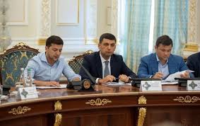 Рада національної безпеки і оборони україни ухвалила рішення про запровадження санкцій проти 10 посадових осіб, які входять у вищий офіцерський склад, через зраду батьківщині. Zelenskij Proviv Rnbo Po Vugilnij Galuzi Korrespondent Net