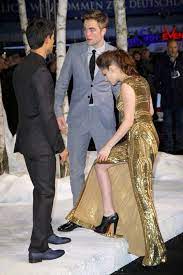 In 2012, kristen stewart was forced to issue an apology after photos emerged of her kissing rupert sanders, director of snow white and the huntsman, while she was in a rumoured relationship with her twilight costar robert pattinson. Kristen Stewart Robert Pattinson Kristen Stewart Style