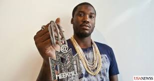 Thanks to his rising music career, meek mill net worth is a whopping $20 million. Meek Mill Net Worth How Much Is Meek Mill Worth Kendrick Lamar Meek Mill Performance