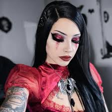 Mary Goth's Instagram, Twitter & Facebook