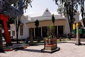 Semua tempat wisata tersebut wajib dikunjungi untuk memperdalam mengenai sejarah majapahit. Belajar Dan Berwisata Di Museum Probolinggo Pesona Jatim