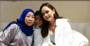 She was born in kuala terengganu, terengganu. Nora Anak Jenis Mendengar Kata Senang Dijaga Dari Kecil Salimah Mingguan Wanita