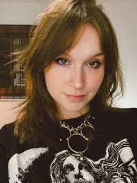 Laura Magnus's Instagram, Twitter & Facebook