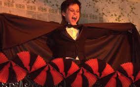 O beijo do vampiro é uma telenovela brasileira produzida pela tv globo, transmitida originalmente de 26 de agosto de 2002 a 2 de maio de 2003 em 215 capítulos, com o último capítulo reexibido em 3 de maio de 2003. Com Vampiro Teen Novela Da Globo Foi Considerada Coisa Do Diabo Pelo Publico Noticias Da Tv