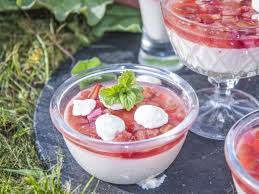 Mousse Cremeuse A La Rhubarbe Recette Rhubarbe Recettes De Mousse Recette