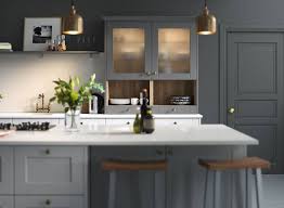If you love some drama or some quirkiness, complete your green kitchen cabinets with a muted white or gray backsplash and an excellent floor to match. Shaker Cathedral Slate Kitchen Wren Kitchens