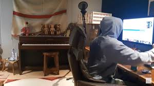 Disfruten de nam pasivo alerta solo apto para namjoon. Rm Source Inactive Ar Twitter Rkive Details Fist And Rose Replica Of This Famous Sculpture Can Be Seen In Rm S Studio In Today S Youtube Live Too Kim Namjoon A Man With Vast Knowledge And