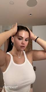 Selena Gomez Tits - Fappenist
