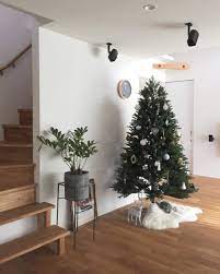 クリスマスツリーのおしゃれも 足元 から おしゃれな足元隠し実例集 folk クリスマスツリー インテリア クリスマスツリー おしゃれ クリスマスツリー