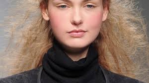 How To Handle Hair with Frizz and Flyaways During Winter