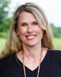 Clara Larsen's Instagram, Twitter & Facebook