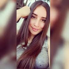 Scarlett Johansson al puro estilo 'Old Hollywood' con un vestido de  terciopelo azul noche y guantes a juego ♥️ #Oscars