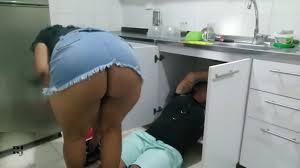 pedi un plomero macho y me llego una arrecha, pero bn rico que me comio el  coño