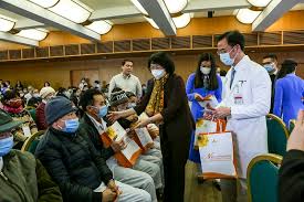 Cơ quan csđt (bộ công an) đã hoàn tất kết luận, đề nghị truy tố nguyễn quốc anh (cựu giám đốc bv bạch mai) và 7 bị can khác về tội lợi dụng chức vụ quyền hạn trong khi thi hành công vụ. Pho Chá»§ Tá»‹ch NÆ°á»›c Ä'áº·ng Thá»‹ Ngá»c Thá»‹nh ThÄƒm Chuc Táº¿t Cbnv Bá»‡nh Viá»‡n Báº¡ch Mai Va Táº·ng Qua Cho NgÆ°á»i Bá»‡nh