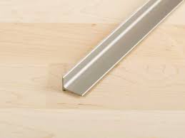 Diese profilart eignet sich perfekt für alle abschlüsse und kanten und ist in mehreren größen erhältlich. Abschlussprofil Proface Aluminium Eloxiert Edelstahl Bodenprofile Bodenbelag Zubehor Bodenbelage Holzprofi24